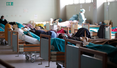 Số bệnh nhân và số tử vong vì COVID-19 ở các nước châu Âu đang gia tăng rất nhanh (Ảnh: AP).