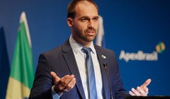 Ông Eduardo Bolsonaro gây nên cuộc khẩu chiến giữa Trung Quốc với Brazil với phát biểu: “Thủ phạm gây ra cuộc khủng hoảng dịch bệnh COVID-19 là Trung Quốc” (Ảnh: Globo).