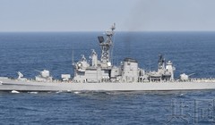 Tàu khu trục Shimakaze của Lực lượng phòng vệ trên biển (Hải quân) Nhật Bản bị tàu cá Trung Quốc đâm thủng tối 30/3 (Ảnh: Kyodo).