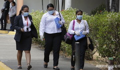 Từ ngày 1/4, phụ nữ Panama chỉ có thể ra ngoài vào thứ Hai, thứ Tư và thứ Sáu mà không có đàn ông đi cùng (Ảnh: EPA).