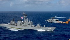 Tàu khu trục Shimakaze  của Hải quân Nhật, chiếc tàu bị đâm thủng tối 30/3 (Ảnh: Đa Chiều).