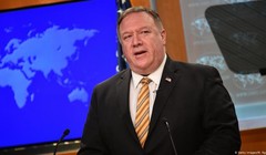 Ngày 13/7, Ngoại trưởng Mike Pompeo tuyên bố gọi các yêu sách của Trung Quốc đối với chủ quyền Biển Đông là bất hợp pháp, bác bỏ "Đường 9 đoạn" của Bắc Kinh (Ảnh: Deutsche Welle).