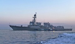 Tàu khu trục DDG-89 Mustin trở thành chiến hạm Mỹ đầu tiên vượt qua đường trung tâm eo biển Đài Loan sang phía biển Trung Quốc đại lục (Ảnh: Hạm đội 7).