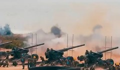 Ngày 23/8/1958,Trung Quốc đã phát động chiến dịch "Pháo chiến Kim Môn" kéo dài đến năm 1979 mới hoàn toàn chấm dứt. Trong ảnh là cảnh pháo binh Đài Loan bắn trả sang Trung Quốc đại lục trong bộ phim của Đài Loan (Ảnh: Đông Phương).