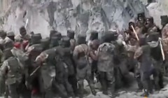 Hình ảnh trong video về vụ ẩu đả giữa lính hai bên Trung - Ấn ở thung lũng sông tại Ladakh (Ảnh: Đa Chiều).