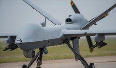 Việc Mỹ liên tiếp phê duyệt 3 thương vụ bán vũ khí cho Đài Loan trong vòng nửa tháng khiến Trung Quốc rất tức giận. Trong ảnh: UAV MQ-9B Sea Guardian (Ảnh: Dwnews).