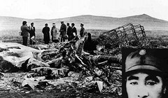 Xác chiếc chuyên cơ Trident số 256 rơi trên thảo nguyên Onduhan ở Mong Cổ (Ảnh: Kanlishi).