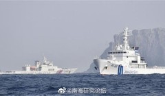 Tàu công vụ Trung Quốc và Nhật bản quần nhau trên vùng biển quần đảo Senkaku/Điếu Ngư (Ảnh: Dwnews).