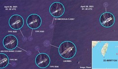 Hình ảnh vệ tinh cho thấy hai tàu chiến Mỹ đi lẫn đội hình biên đội tàu Liêu Ninh (Ảnh: Sohu).