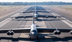 Mỹ sẽ chi hàng chục tỉ USD để nâng cấp phi đội 76 máy bay ném bom chiến lược B-52 (Ảnh: Chinatimres).