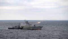 Hải quân Nga tập trận trên Biển Đen (Ảnh: AP).