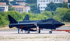 Hình ảnh chiếc máy bay bí ẩn xuất hiện tại sân bay Zhukovsky hôm 15/7 (Ảnh: AP).