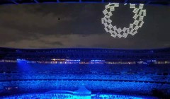 1.824 máy bay không người lái biểu diễn xếp hình trên bầu trời Tokyo (Ảnh: Reuters).