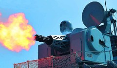 Hệ thống pháo phòng thủ tầm gần 11 nòng 30mm H/PJ-1130 của Trung Quốc đang bắn (Ảnh: sina). 