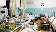 Các nạn nhân bị thương trong vụ đánh bom khủng bố đang điều trị trong bệnh viện (Ảnh: AP).