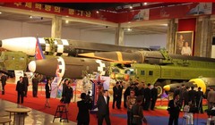 Gian trưng bày các loại tên lửa mới tại Triển lãm "Tự vệ - 2021" của Triều Tiên (Ảnh: KCNA).