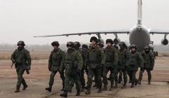 Lực lượng gìn giữ hòa bình CSTO đến Kazakhstan hôm 6/1 (Ảnh: AP).