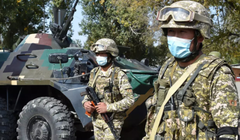 Quân đội Kyrgyzstan triển khai ở biên giới hai nước (Ảnh: Sputnik).