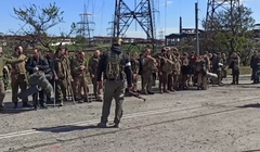 Binh sĩ Ukraine cố thủ ở Nhà máy thép Azovstal ra hàng quân Nga (Ảnh: RIA).