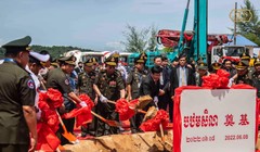 Các quan chức Trung Quốc và Campuchia tiến hành động thổ xây dựng Căn cứ Ream (Ảnh: Guancha).