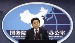 Ông Mã Hiểu Quang, Người phát ngôn Văn phòng Đài Loan trực thuộc Quốc Vụ viện Trung Quốc thông báo trừng phạt 4 Công ty và 2 Quỹ của Đài Loan do ủng hộ "Đài Loan độc lập" (Ảnh: AP)