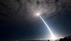Ngày 16/8, Mỹ phóng thử tên lửa ICBM Minuteman-III từ căn cứ Vandenberg ở California (Ảnh: Reuters).