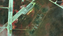 Ảnh chụp từ vệ tinh cho thấy sân bay Saki bị thiệt hại nặng nề sau vụ nổ hôm 9/8 (Ảnh: MAXAR).