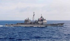 Tàu tuần dương USS Chancellorsville, một trong hai tàu chiến của Hạm đội 7 băng qua eo biển Đài Loan hôm 28/8 (Ảnh: AP/HD7).