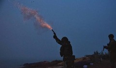 Lính Đài Loan ở Kim Môn bắn pháo hiệu xua đuổi UAV Trung Quốc trước khi nổ súng bắn đạn thật (Ảnh: Đông Phương).