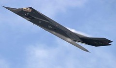 Hình dạng đặc biệt của chiếc máy bay chiến đấu tàng hình thế hệ đầu tiên F-117 Nighthawk (Ảnh: USAF).