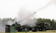 Pháo tự hành bánh lốp 2S43 “Malva” 152mm của Nga bắn thử nghiệm, chuẩn bị xung trận (Ảnh: Zvezda).