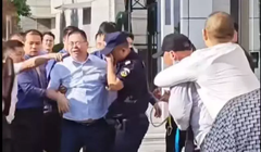 Ông Diêu Chấn Hoa, Chủ tịch Tập đoàn Baoneng bị nhân viên hành hung trên phố đang gây xôn xao dư luận Trung Quốc (Ảnh: Sohu).