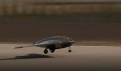 Chiếc Thiên Ưng hạ cánh sau chuyến bay thử thành công (Ảnh: NetEasy).