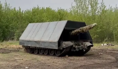 Xe tăng Nga mang "Tsar-Grill" để chống drone FPV (Ảnh: Topwar)