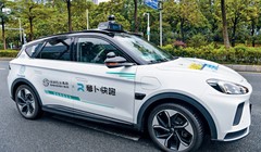 Robotaxi của Công ty Apollo Go thuộc tập đoàn công nghệ Baidu hoạt động chở khách ở Vũ Hán (Ảnh: Singtao)