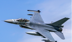 Ukraine hy vọng máy bay chiến đấu F-16 có thể giúp họ giành ưu thế trên không trên chiến trường (Ảnh: Sohu)