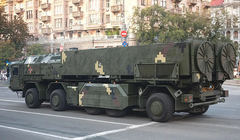 Hệ thống xe phóng tên lửa Grom-2 do Ukraine tự phát triển (Ảnh: Thepaper)