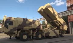 Xe phóng mang 2 quả đạn HRIM-2 (Ảnh: Toutiao)