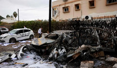 Một cơ sở ở Petah Tikvah thuộc phía đông Tel Aviv bị thiệt hại nghiêm trọng do trúng tên lửa của Hezbollah. Ảnh: AFP/UDN.