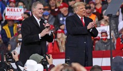 Ông Donald Trump và David Perdue. Ảnh: Guancha.