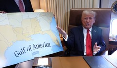 Tổng thống Mỹ Donald Trump ký sắc lệnh đổi tên Vịnh Mexico thành "Vịnh Mỹ" gây nên rắc rối. Ảnh: Reuters.