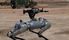 Robot Unitree B1 mang súng trường được sử dụng trong quân đội Trung Quốc. Ảnh: Wforum.