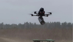 Máy bay không người lái cáp quang của Quân đội Nga, "thần chết" đe dọa binh sĩ Ukraine ngày đêm. Ảnh: Creaders.