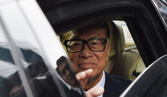 Ông Lý Gia Thành hiện ở vào tình thế bị kẹt trong quan hệ căng thẳng Trung - Mỹ. Ảnh: Creaders.