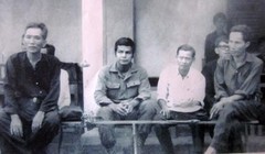Ông Lê Quang Ninh (thứ 2, trái qua) gặp lại các cán bộ Ban Binh vận tỉnh ủy Mỹ Tho sau ngày toàn thắng. Ảnh: Tư liệu CĐV.