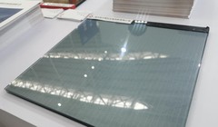 Sản phẩm kính phát điện của Tập đoàn Jiemisi CNBM. Ảnh: Sina.