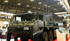 Xe mang hệ thống vũ khí laser được trưng bày tại DSEI Japan 2025. Ảnh: Defenceblog.