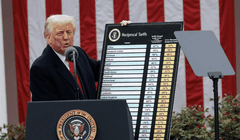 Chính sách thuế đối ứng của ông Trump gây xáo trộn tình hình thương mại quốc tế. Ảnh: Reuters.