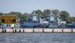 Các tàu chiến NATO tham gia diễn tập tập kết ở quân cảng Rostock của Đức. Ảnh: AFP.