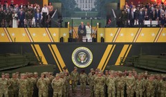 Tổng thống Trump và phu nhân dự lễ duyệt binh chiều 14/6. Ảnh: Getty.